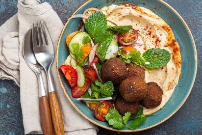 hummus-bowl-mit-kaferbohnen-falafel_header.jpg