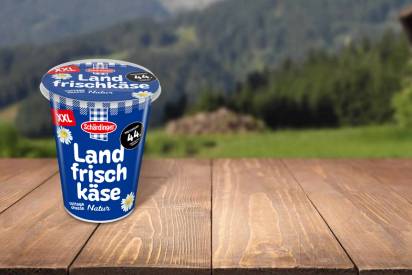 Das Bild zeigt den Schärdinger Landfrischkäse im 400g Becher