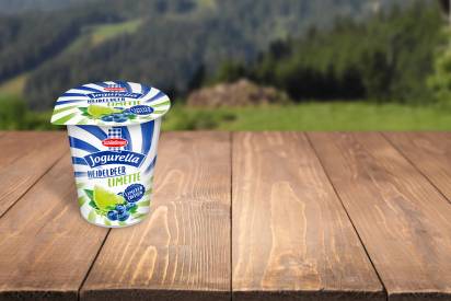 Das Bild zeigt das Jogurella in der Limited Edition Heidelbeere-Limette