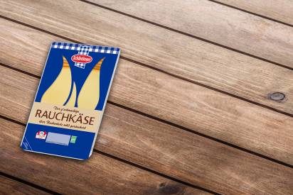 Das Bild zeigt den Schärdinger Rauchkäse in Scheiben