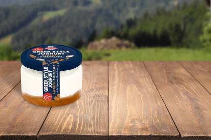 Das Bild zeigt das Schärdinger Dessert Greek Style Joghurt Karamell-Cheesecake