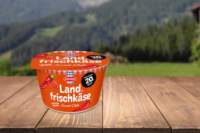 Das Bild zeigt den Schärdinger Landfrischkäse Sweet Chili