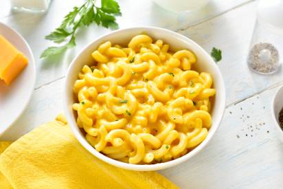 Das Bild zeigt Protein Mac & Cheese mit der Schärdinger Protein Kugel