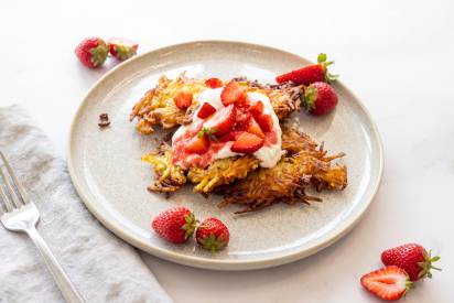 Kartoffelpuffer mit Erdbeeren