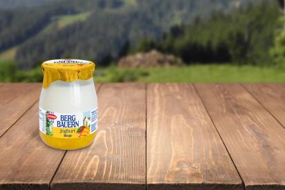 Das Bild zeigt die Schärdinger Bergbauern Fruchtjoghurt Sorte Mango