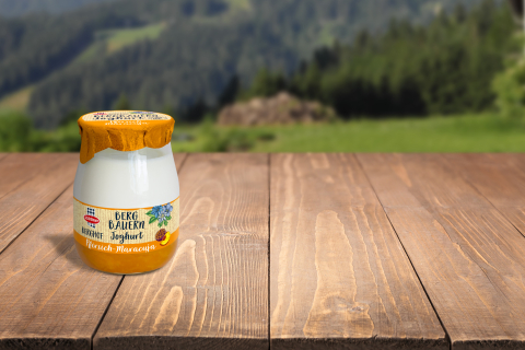 Berghof Bergbauern Joghurt Pfirsich-Maracuja im kleinen Glas