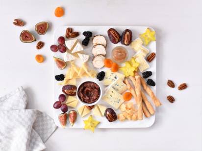 Edle Festtagsplatte mit verschiedenen Schärdinger Produkten