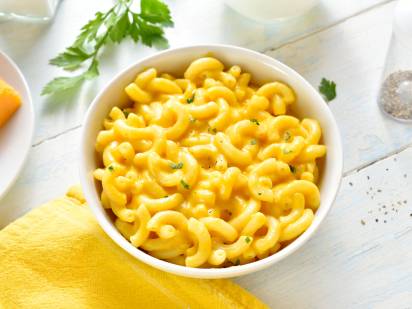 Das Bild zeigt Protein Mac & Cheese mit der Schärdinger Protein Kugel