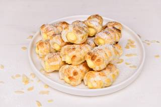 Mini-Blätterteigrollen mit CremiG Vanille